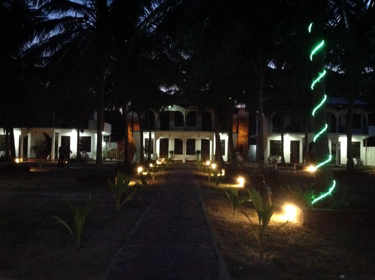 Crescent Sea Resort Nilaveli Eksteriør billede