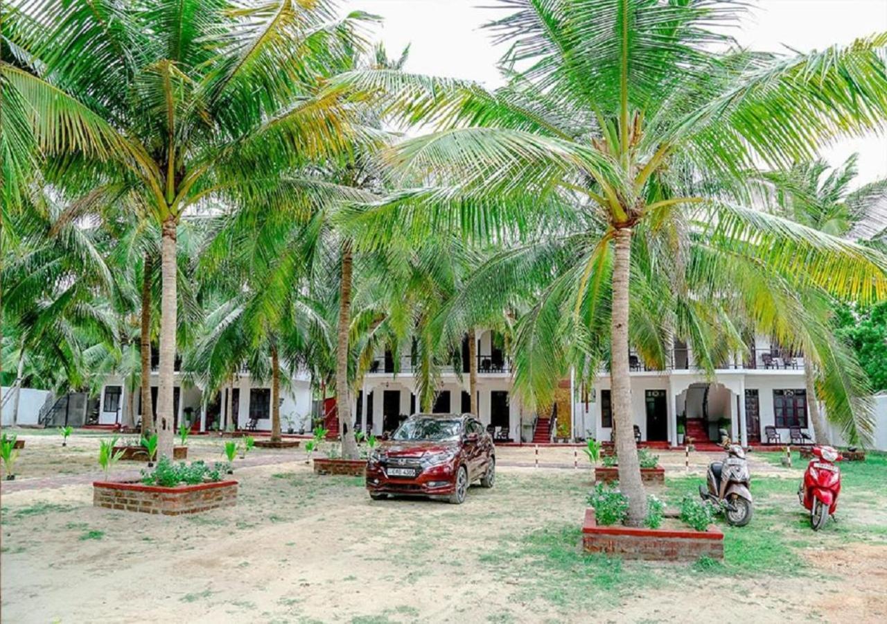 Crescent Sea Resort Nilaveli Eksteriør billede